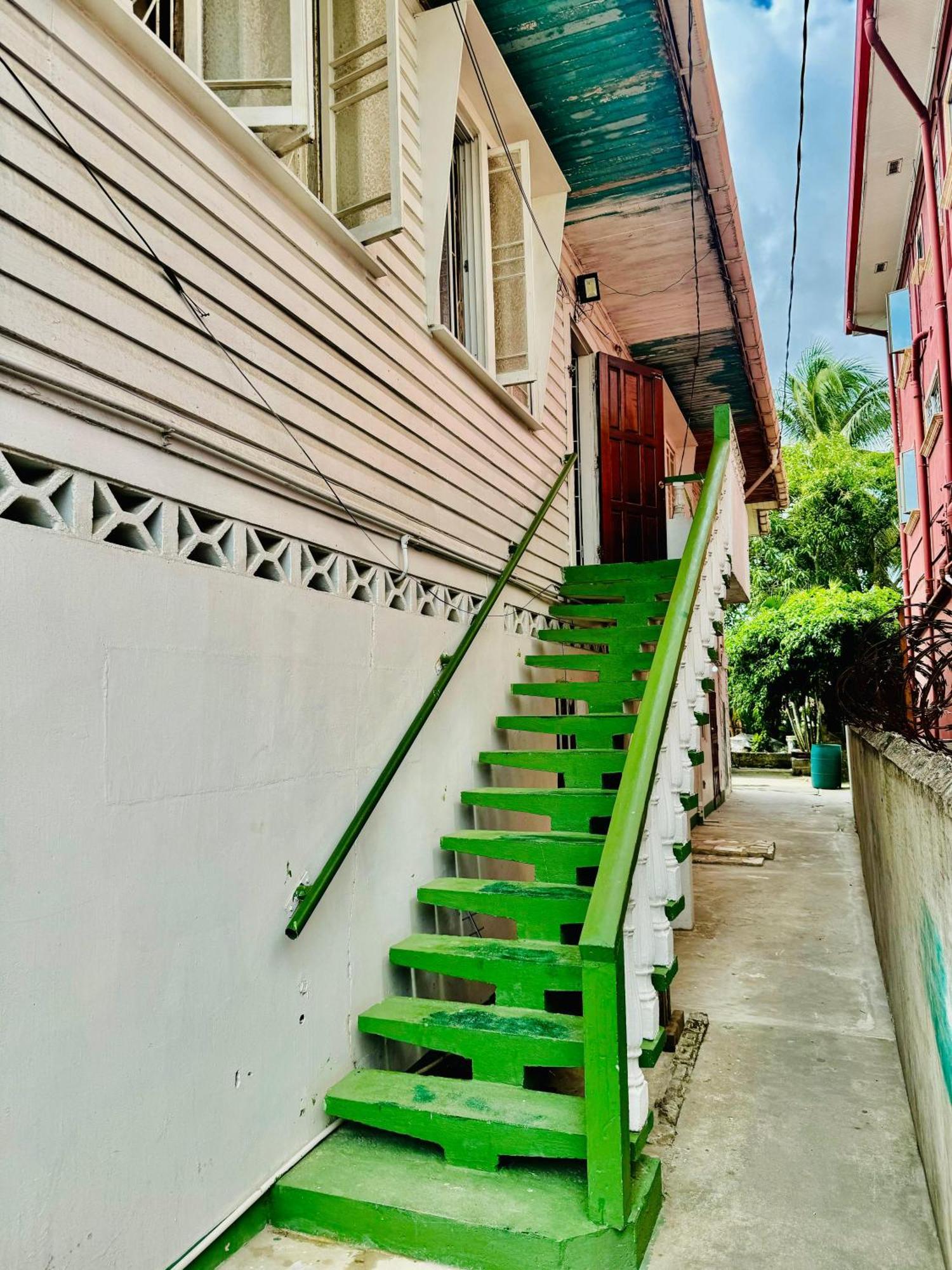 Smith'S Homestay Georgetown Exterior photo